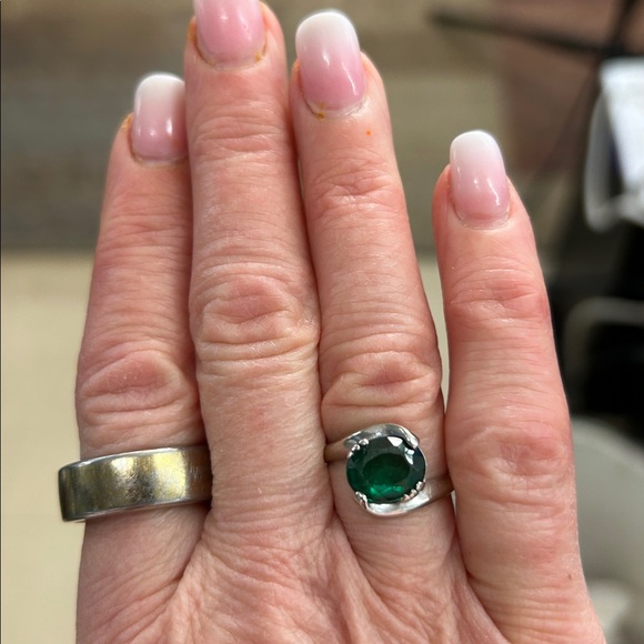 291940 emerald 10k white gold ring size 6
